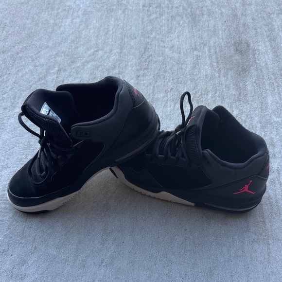 Jordan Kids Sneakers Black and Pink - Picture 3 of 6